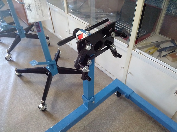 Стенд для разборки двигателя на 680 кг 1110-4